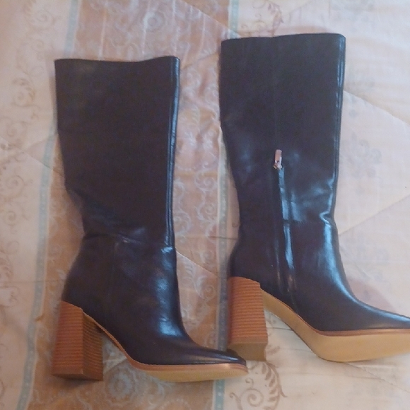 Black Leather Knee-High Boots - Picture 1 of 1